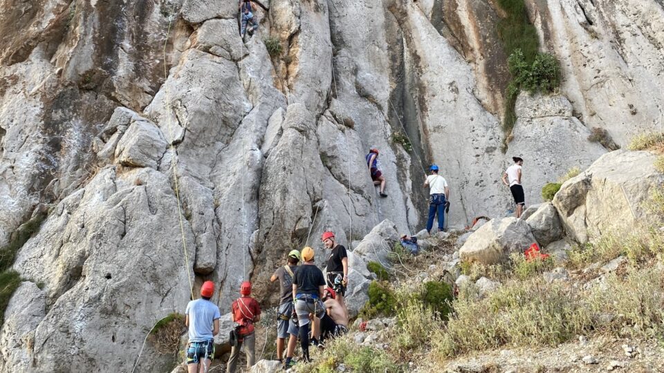 Μαθήματα Βουνού: Κρατήσου