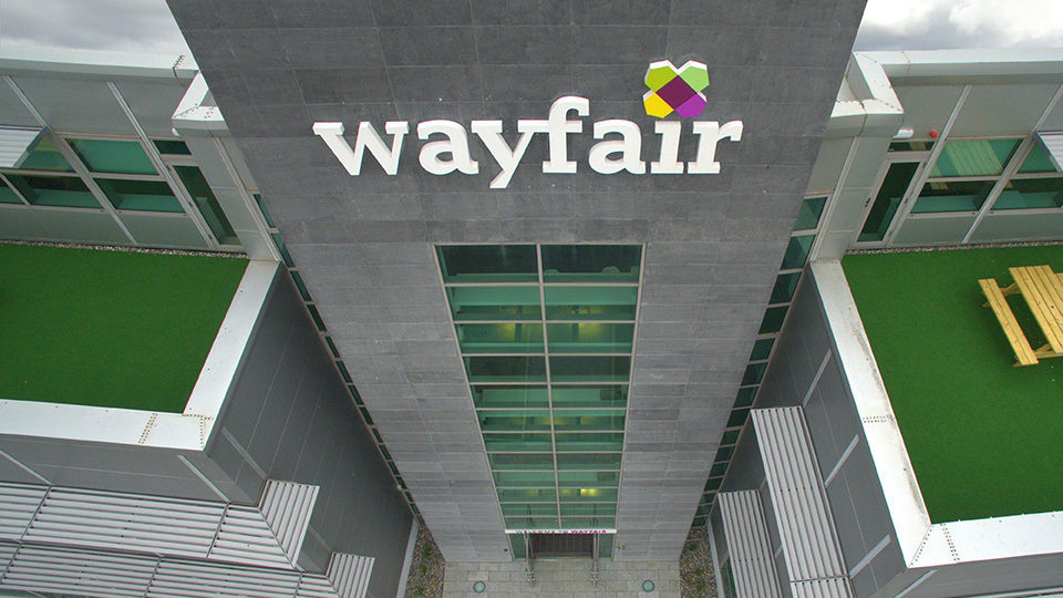 Wayfair: Αύξηση πωλήσεων κατά 50% στα 3,38 δισ. δολάρια για το 2016