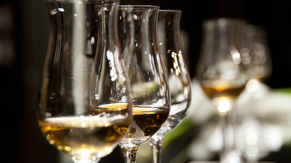 Τροπολογία για την κατάργηση του ειδικού φόρου κατανάλωσης στο κρασί