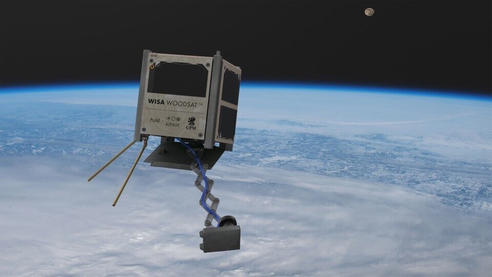 Έτοιμος για εκτόξευση ο πρώτος ξύλινος δορυφόρος στον κόσμο