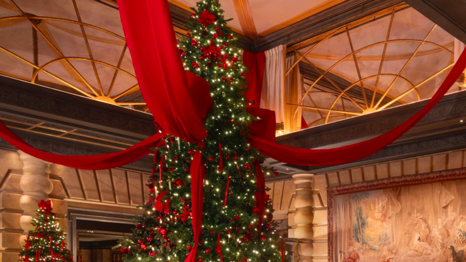 Χριστουγεννιάτικοι στολισμοί που κάνουν τα ξενοδοχεία της Ευρώπης να “λάμπουν”