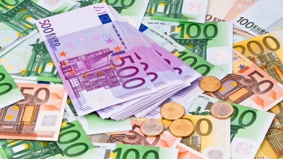 Αυξήθηκε ο αριθμός των νέων επιχειρήσεων που θα λάβουν επιχορήγηση 14.800 ευρώ