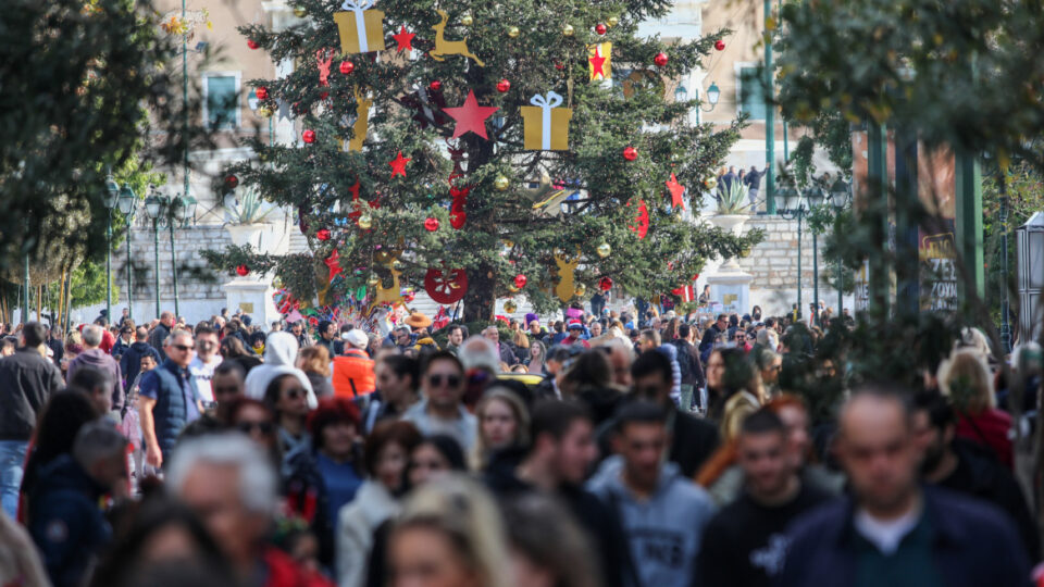 Καταναλωτές: Οι αυξημένες δαπάνες των Χριστουγέννων... και οι pop stars που ορίζουν τις διεθνείς τάσεις