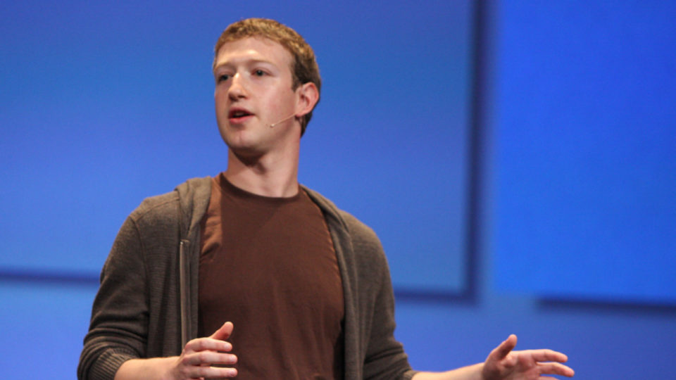 Ο Mark Zuckerberg απαντάει: Θα μείνει επικεφαλής της Facebook;