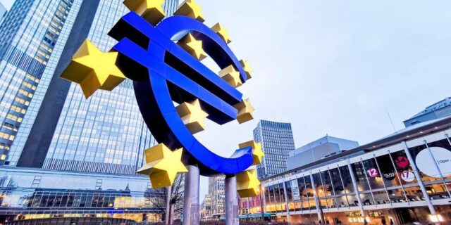 Το «φάρμακο» των επιτοκίων της ΕΚΤ λειτούργησε στον πληθωρισμό -  καλύτερη η ανάπτυξη το επόμενο 12μηνο