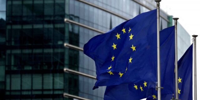Η Κομισιόν αναφέρει ότι «υπάρχει πρόταση στο τραπέζι» για τους δασμούς