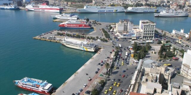 ΕΒΕΠ: Συμφόρηση στον λιμένα του Πειραιά και καθυστερήσεις παράδοσης εμπορευματοκιβωτίων