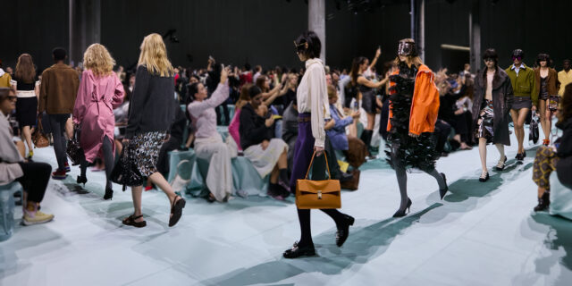 Γιατί το fashion show της Prada στο Μιλάνο είχε πραγματικά κάτι να πει