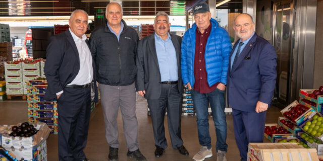 Επίσκεψη Χατζηθεοδοσίου στη Λαχαναγορά Ρέντη: Στο επίκεντρο η ακρίβεια και οι προοπτικές της αγοράς