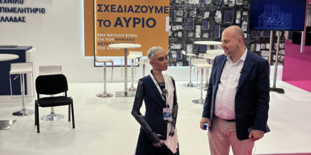 Στασινός και Sophia the robot «τα είπαν» για ΤΕΕ και AI στη Θεσσαλονίκη