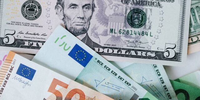 Ευρώ εναντίον δολαρίου: Χορός για δύο