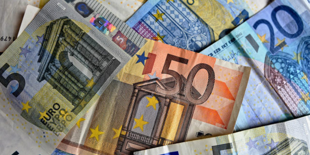 ​Υπ. Εργασίας: Καταβολές 2,3 εκατ. ευρώ έως την 1η Δεκεμβρίου από  e-ΕΦΚΑ, ΔΥΠΑ ​