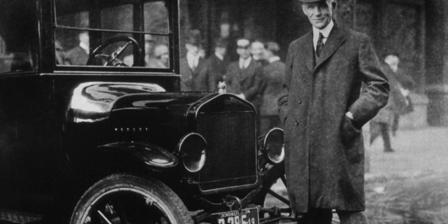 Χένρι Φορντ. Ο βιομήχανος που δημιούργησε τα φθηνά αυτοκίνητα και εμπνεύστηκε τη «γραμμή παραγωγής» όταν είδε πώς λειτουργεί ένα σφαγείο...