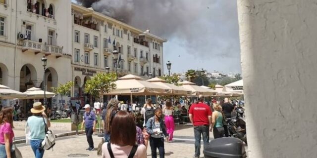 Θεσσαλονίκη: Φωτιά στο κτίριο του Βιοτεχνικού Επιμελητηρίου στην Αριστοτέλους