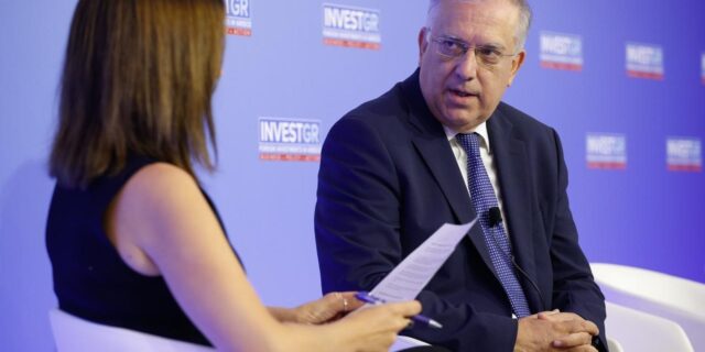 Εγκρίθηκαν στρατηγικές επενδύσεις 2,5 δισ. το 10μηνο - σχέδια για πιο εύκολη αδειοδότηση