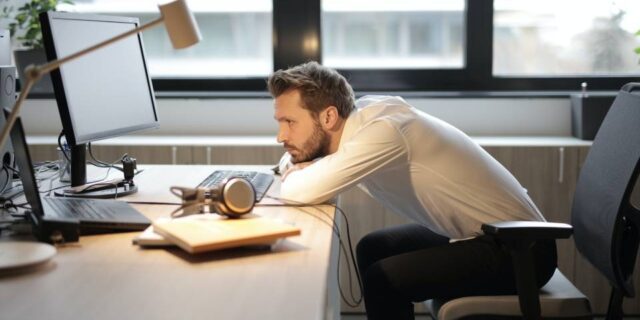 Νιώθεις απόγνωση στη δουλειά; 3 τρόποι για να κινητοποιηθείς