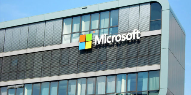 Microsoft: Μεγάλη επένδυση 1,5 δισ. δολαρίων σε εταιρεία AI