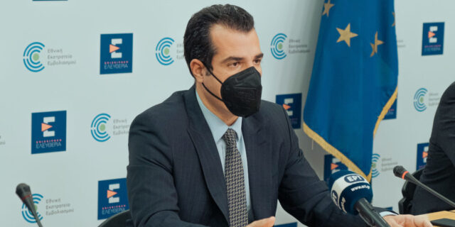 Πλεύρης: Περιμένουμε τις θέσεις των επιστημόνων για τη χρήση της μάσκας από 1/6