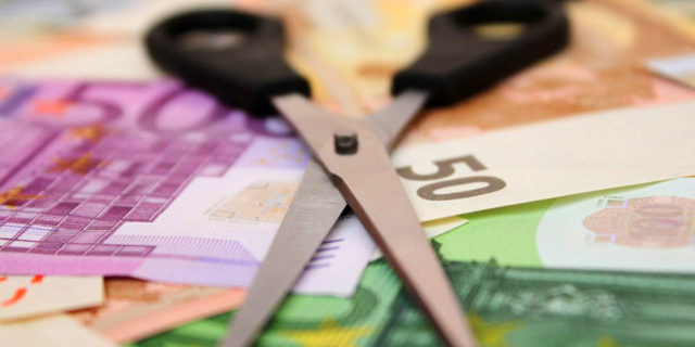 «Κούρεμα» χρεών ελευθέρων επαγγελματιών για Δημόσιο και Ασφαλιστικά Ταμεία
