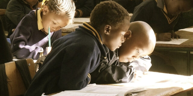 Κομισιόν: Πρωτοβουλία 100 εκατ. ευρώ για την ενδυνάμωση της ποιοτικής εκπαίδευσης στην Αφρική​
