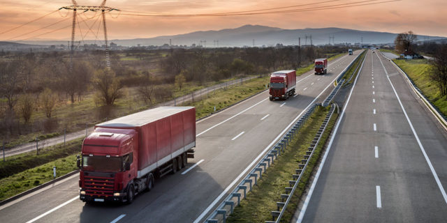 ΕΚ: Αυστηρότεροι στόχοι για τη μείωση του διοξειδίου του άνθρακα από φορτηγά και λεωφορεία
