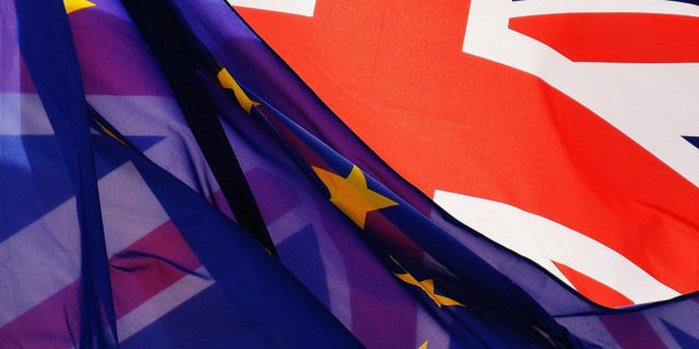 Brexit: ​Η ΕΕ απειλεί να χρησιμοποιήσει «όλα τα μέτρα που έχει στη διάθεσή της»