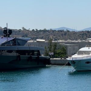 «Έδεσε» το πρώτο σκάφος στην ανανεωμένη Astir Marina