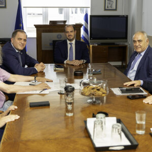 Συνάντηση ΕΕΑ με Κώτσηρα και Πιτσιλή - Βελτίωση του τρόπου φορολόγησης καταστημάτων ψιλικών και περιπτέρω