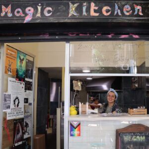 Magic Kitchen: Το φαγητό είναι τρόπος επικοινωνίας που τους ενώνει όλους!
