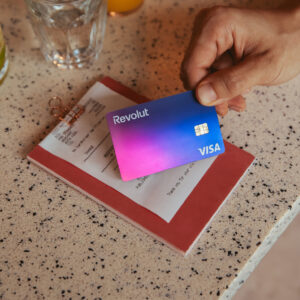 Revolut: Ισχυρή άνοδος μεγεθών, πώς αυξάνει το αποτύπωμα της στην Ελλάδα