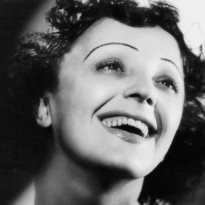 Edith Piaf: Η γυναίκα που δεν πτοήθηκε ποτέ!
