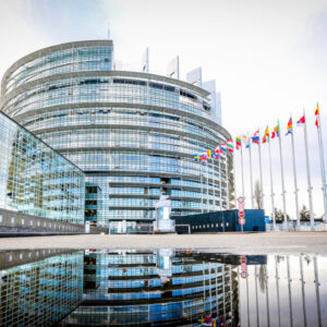 Σχέδια ανάκαμψης: Συνετή χρήση κονδυλίων και δημοκρατική εποπτεία ζητά το ΕΚ