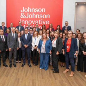 Η Johnson & Johnson IM Ελλάδος σε συνάντηση με τον Άδωνι Γεωργιάδη για τις κλινικές μελέτες