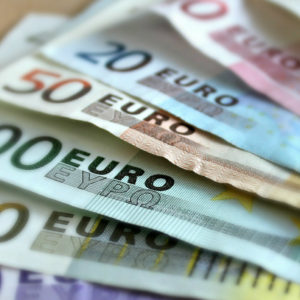 Πάνω από 75 εκατ. ευρώ μοιράζουν ΕΦΚΑ - ΔΥΠΑ αυτή την εβδομάδα