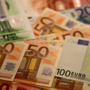 Αυξήθηκαν θεαματικά οι καταθέσεις κατά 2,04 δισ. ευρώ τον Ιούνιο, μειώθηκαν οριακά τα δάνεια