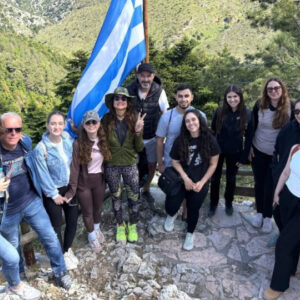 Όμιλος Σαρακάκη: Περιβαλλοντική και wellbeing δράση στην Πάρνηθα με τους εργαζομένους του