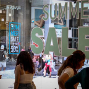 Στις 14/7 η έναρξη των θερινών εκπτώσεων - Η διάρκειά τους και οι ελπίδες για αυξημένη αγοραστική κίνηση