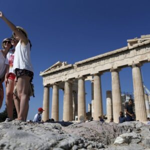 Ανεβάζει «στροφές» ο τουρισμός - αύξηση σε κίνηση και εισπράξεις