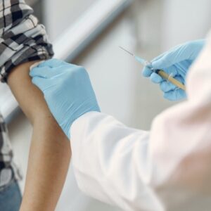 Αναστέλλονται αύριο οι εμβολιασμοί στους νομούς Αττικής και Εύβοιας