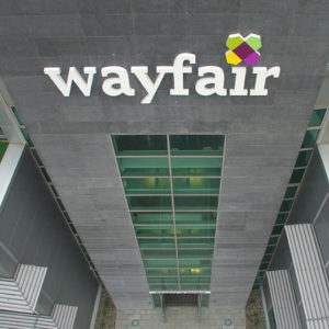 Wayfair: Αύξηση πωλήσεων κατά 50% στα 3,38 δισ. δολάρια για το 2016