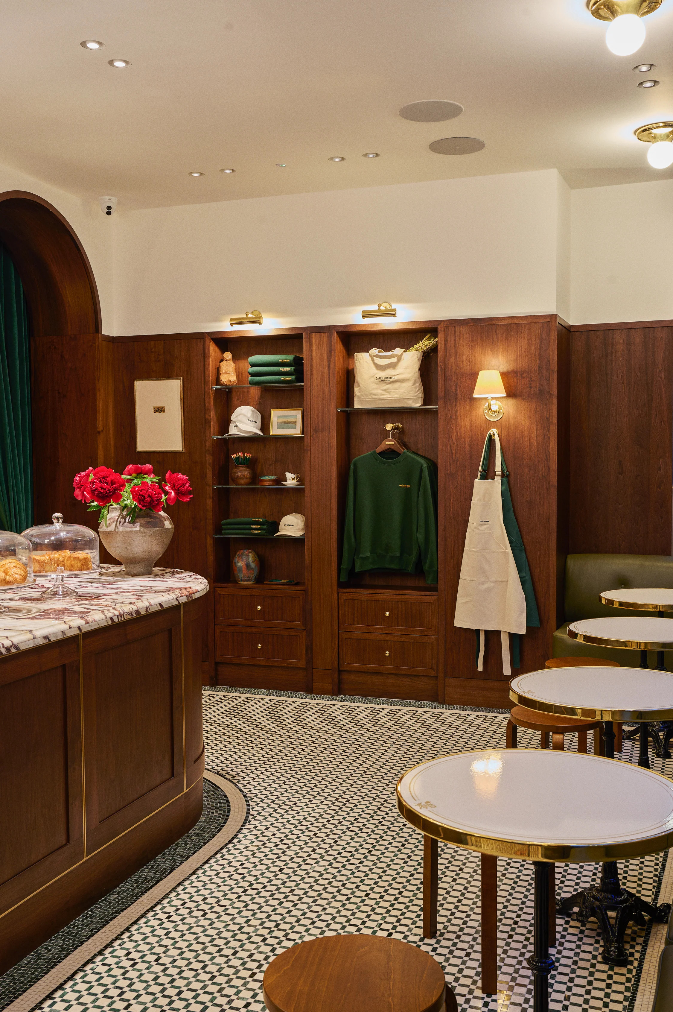 cafe-leon-dore.jpg?mtime=20250922155727#asset:565842