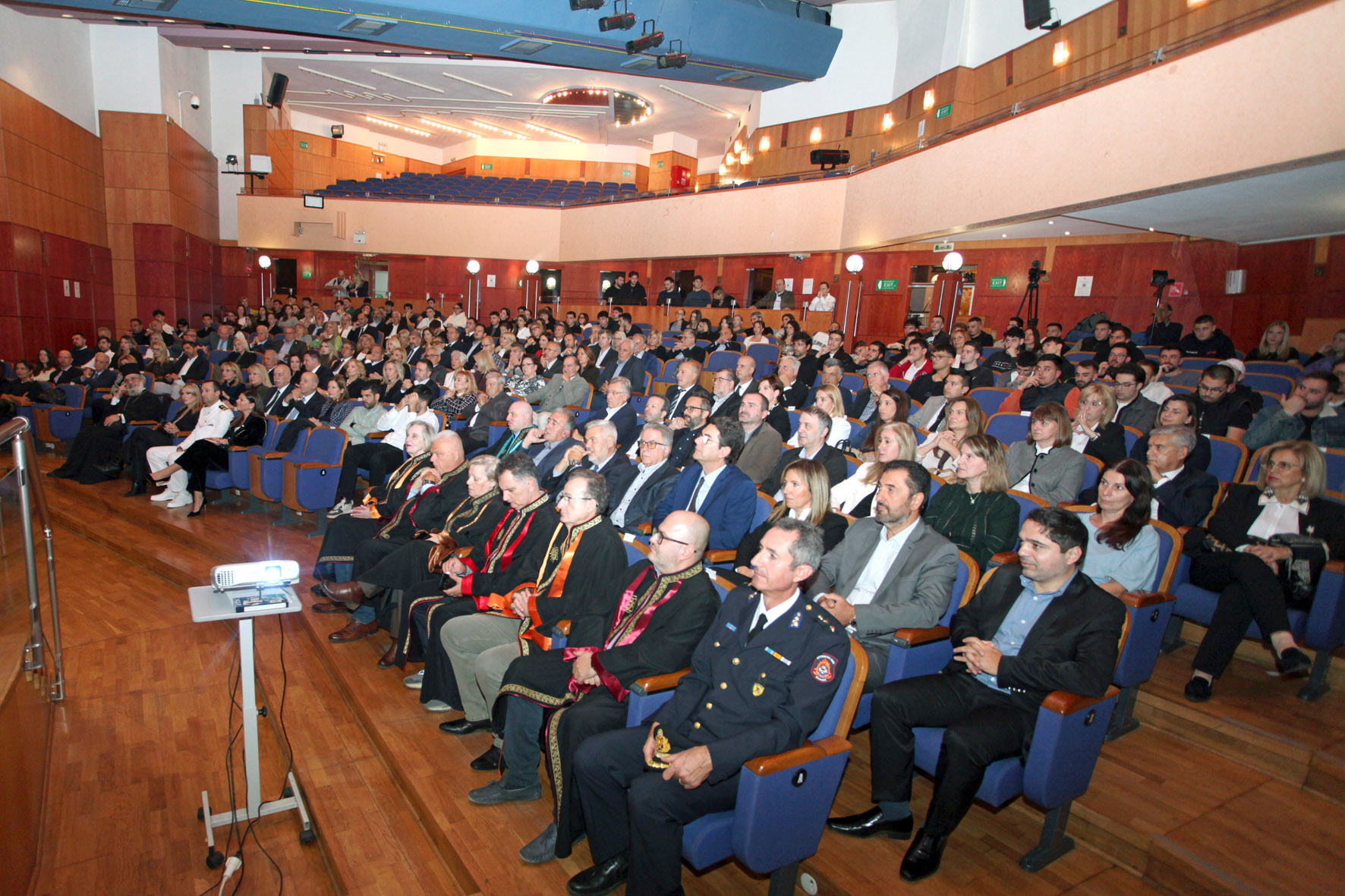 f09-1.jpg?mtime=20251020142505#asset:569910