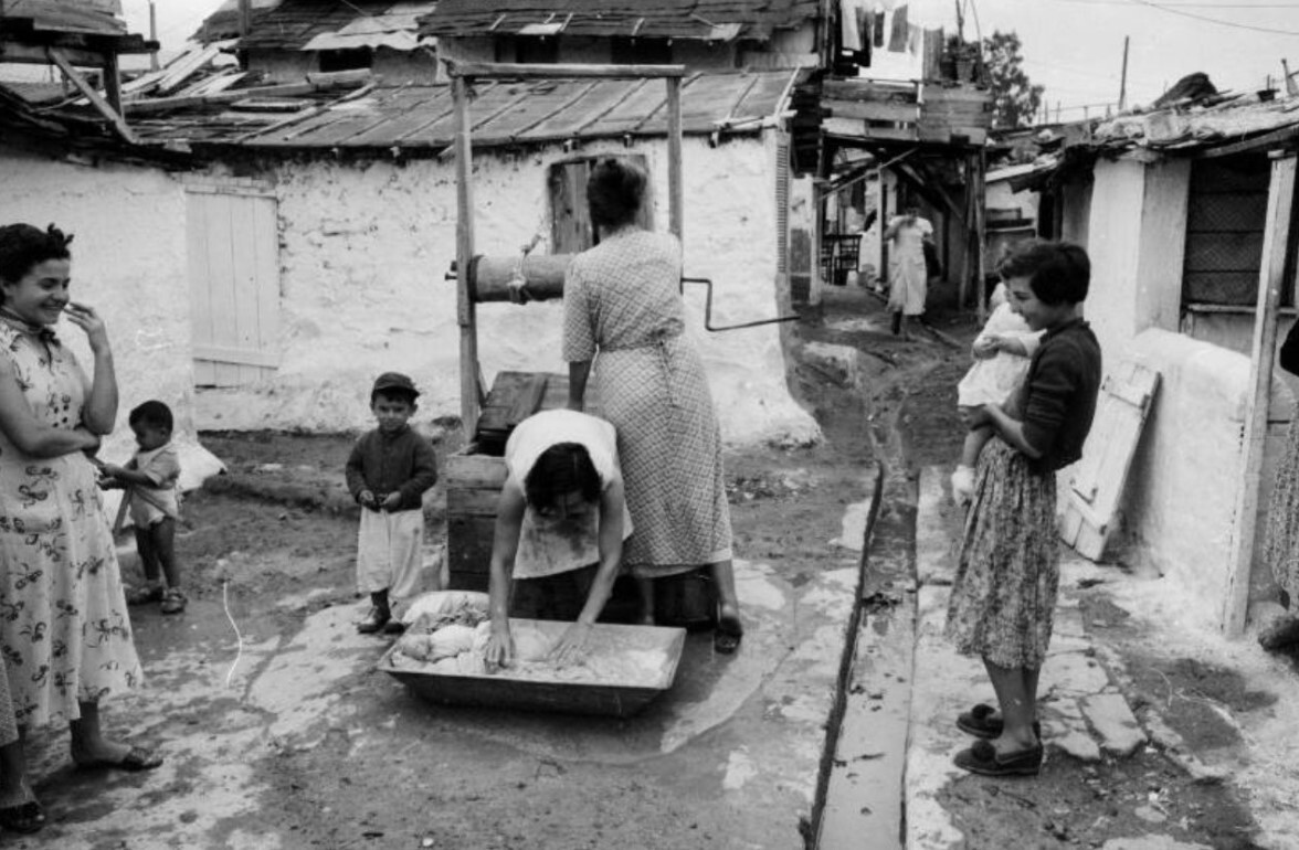 greek-immigrant-women.jpg?mtime=20250408132015#asset:538737