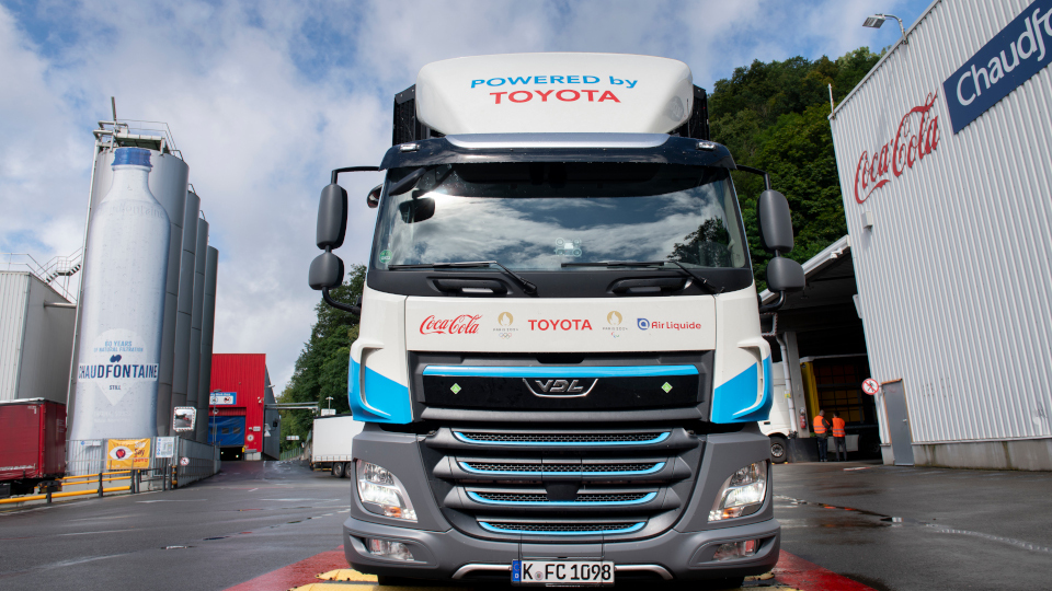 toyota_coca-cola_liquide_hydrogen_truck_1.jpg?mtime=20240725145832#asset:492957