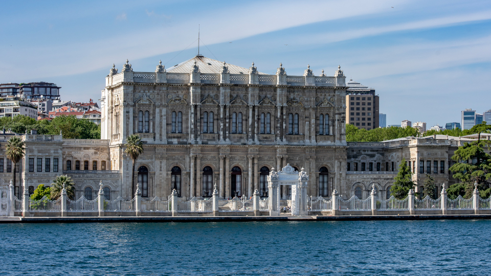 İstanbul_Dolmabahçe_Palace_Seaside_View_2.jpg?mtime=20240920162901#asset:501489