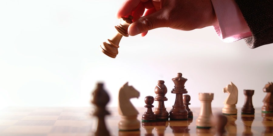 Πότε ο Επιχειρηματίας ανάβει ένα μυρωδάτο πούρο ή Στρατηγική, σκάκι και επιχειρήσεις