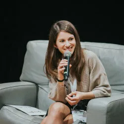 Στέλλα Κάσδαγλη