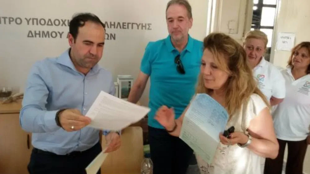 Δωρεά ασθενοφόρου στο Κέντρο Υποδοχής και Αλληλεγγύης του δήμου Αθηναίων