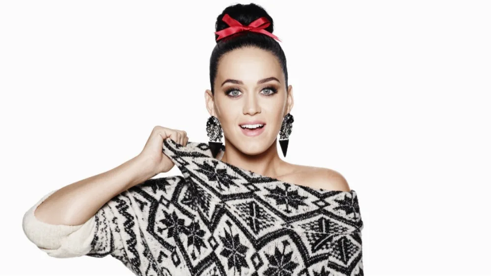 Νέα έντυπη Χριστουγεννιάτικη καμπάνια της Katy Perry για την Η&Μ