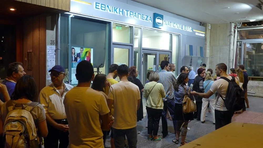 Προσοχή: Πόσα χρήματα μπορείτε να «σηκώσετε» πλέον από τις τράπεζες - Τι ισχύει με τα capital controls